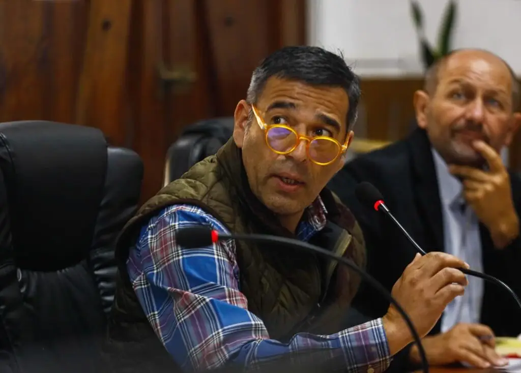 Seremi de OO.PP analiza proyectos de infraestructura con alcaldes de Licantén y Vichuquén