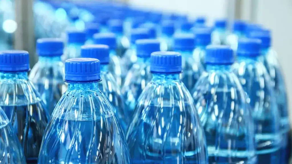 Embotelladora responde a fallo que ratificó sanciones a planta en el Maule