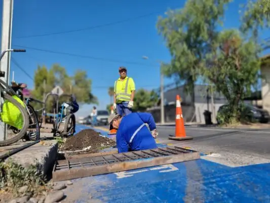 Continúa limpieza de sumideros de aguas lluvias en Curicó