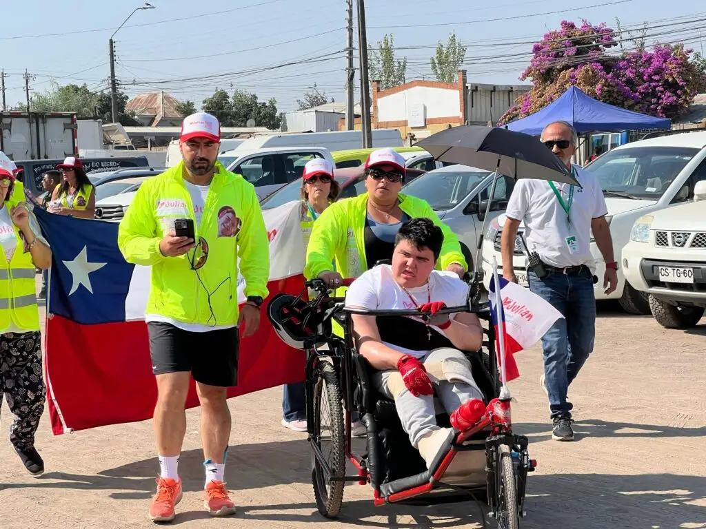 Necesitan $3.500 millones: Campaña “Julián contra Duchenne" llegó a Curicó