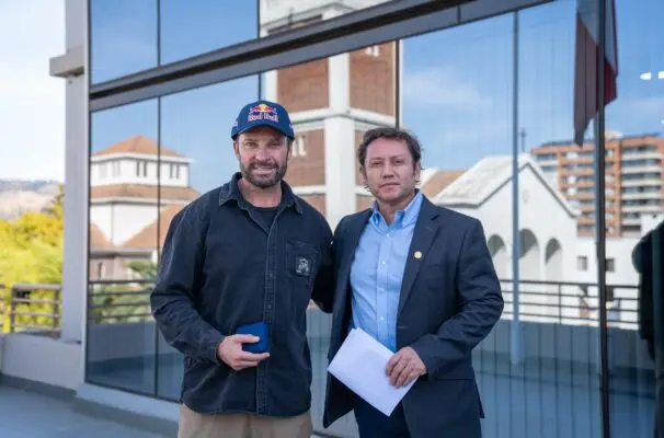 Chaleco López recibe reconocimiento por su destacada trayectoria deportiva
