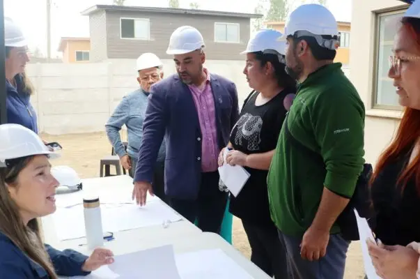 Futuros propietarios visitan casa piloto del proyecto habitacional Parque del Sol en Molina