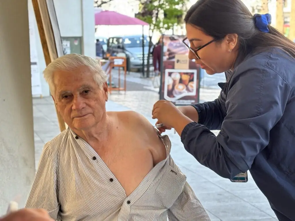 Dirección de Salud de Curicó intensifica campaña de vacunación tras alerta sanitaria