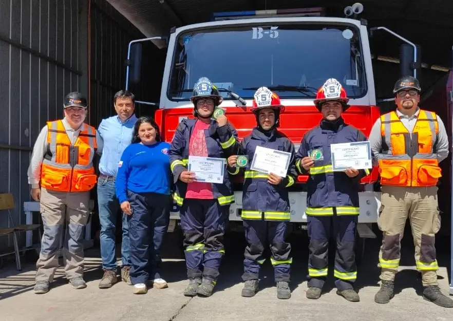 Bomberos de Teno concluyen capacitación sobre manejo de incendios forestales