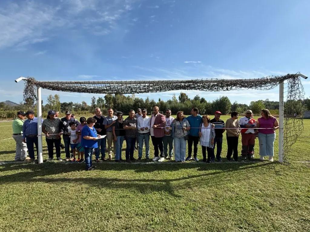 Recuperan cancha de fútbol en sector rural de La Valdesina en Molina