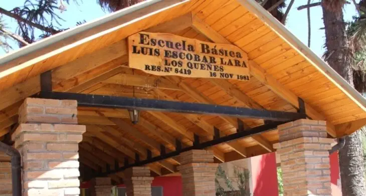 Autoridades analizan mantener la educación media en escuela de Los Queñes
