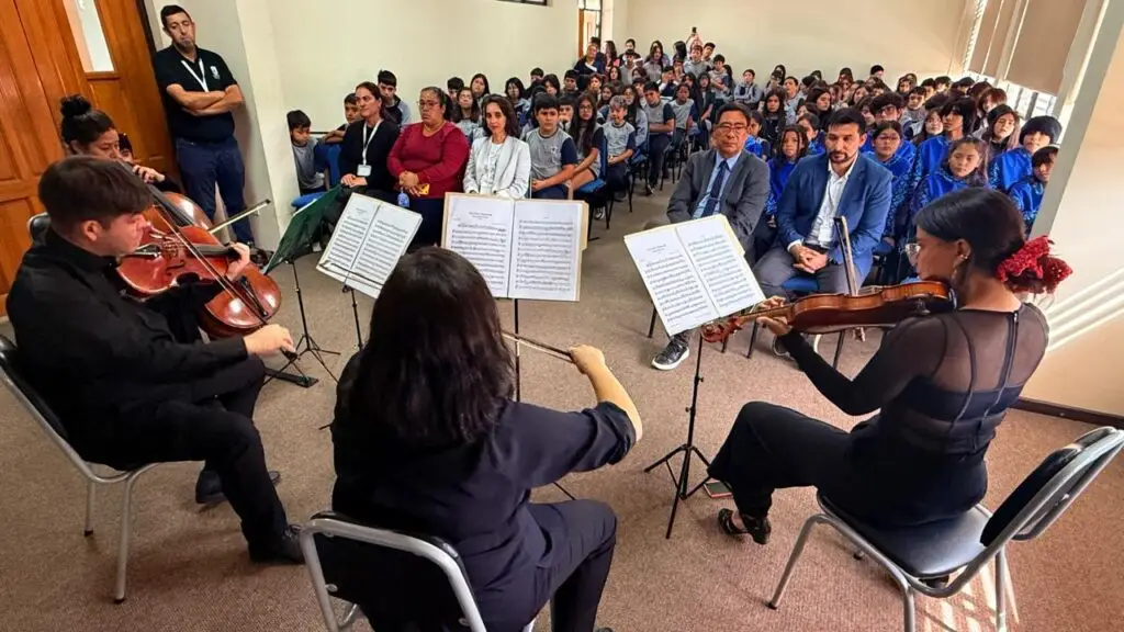 Cuarteto de cuerdas brindó espectacular concierto en Colegio Alessandri