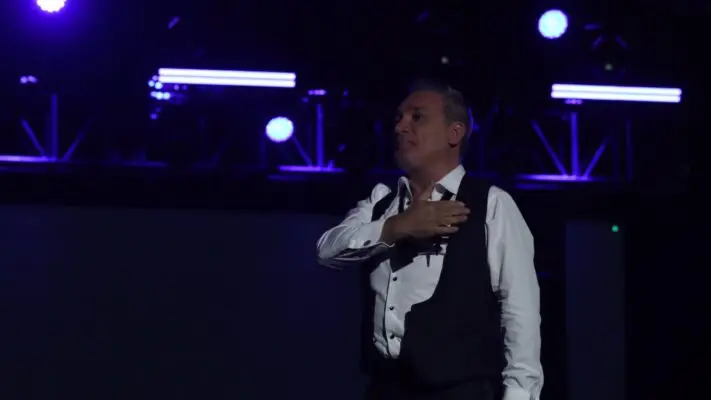 Dos caras del romanticismo en la Vendimia de Molina: Éxito para Luis Jara, Desafío para Álvaro Torres