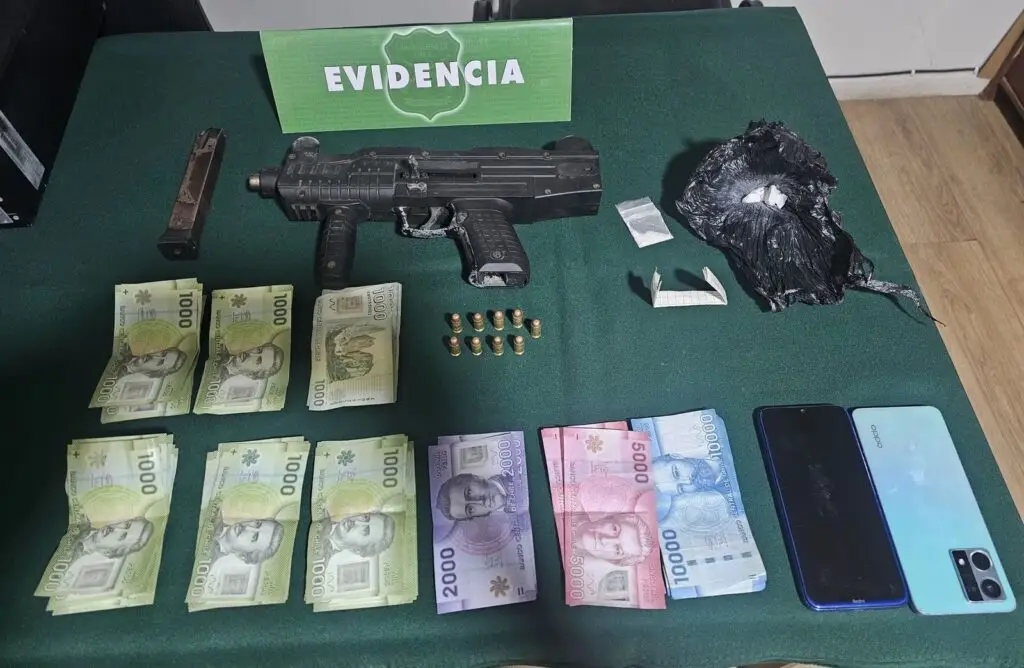 Detienen a sujeto por porte ilegal de arma de fuego y droga en Molina