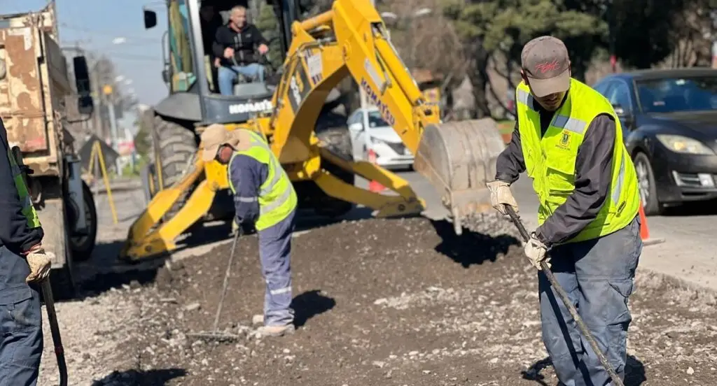 Anuncian plan de contingencia en trabajos de pavimentación frente al Parque Muévete de Curicó