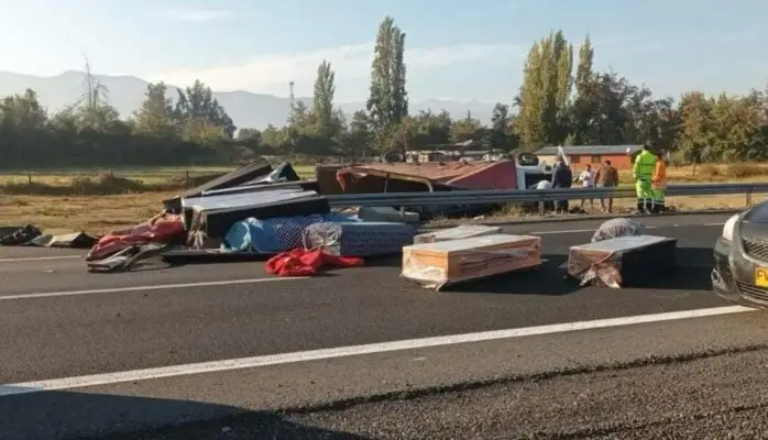 Trágico accidente en la Ruta 5 Sur deja dos fallecidos a la altura de Los Lirios