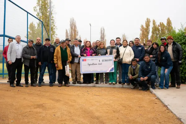 Agricultores rauquinos reciben incentivos para mejorar sus frutales