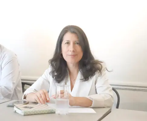 Pamela Henríquez apunta a ex autoridades por crisis financiera e inclusión del mercado en leaseback