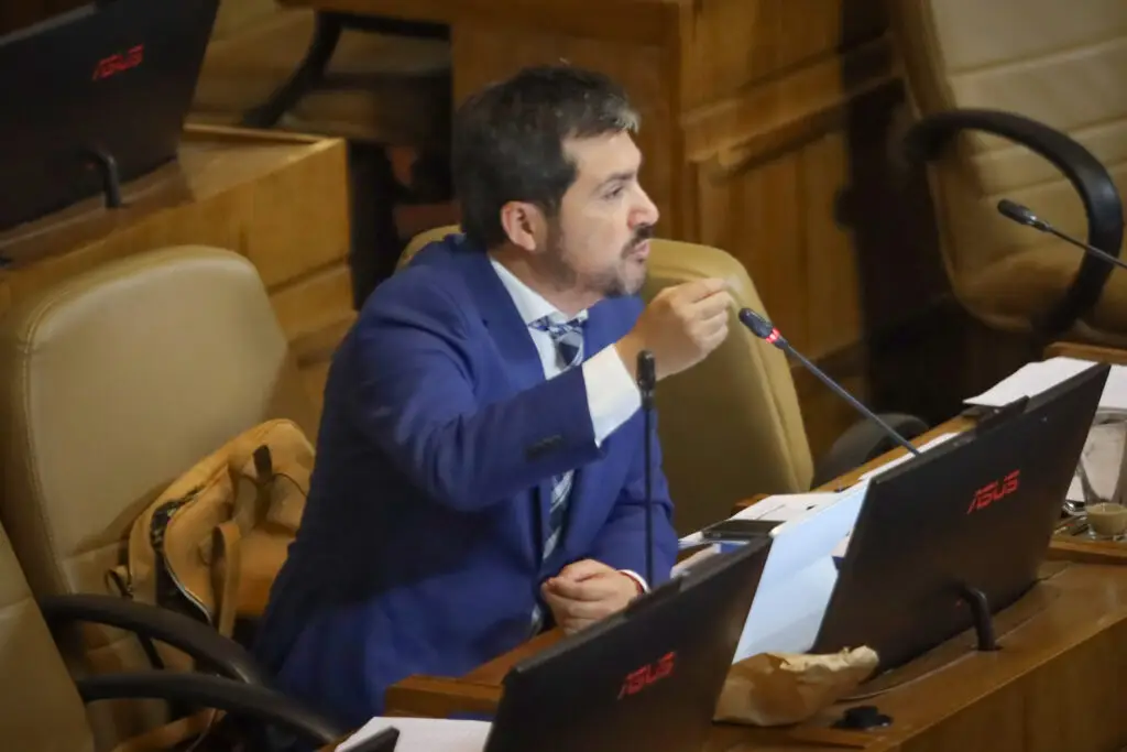 Diputado Rey exige refuerzos inmediatos en búsqueda de pescadores de Constitución 