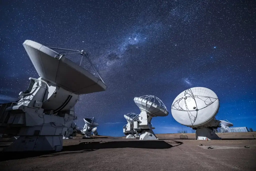 Equipo del Observatorio ALMA descubrió composición de galaxia lejana