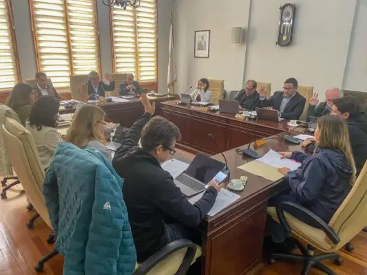 Concejo municipal aprueba iniciativas para mejorar la infraestructura en Curicó