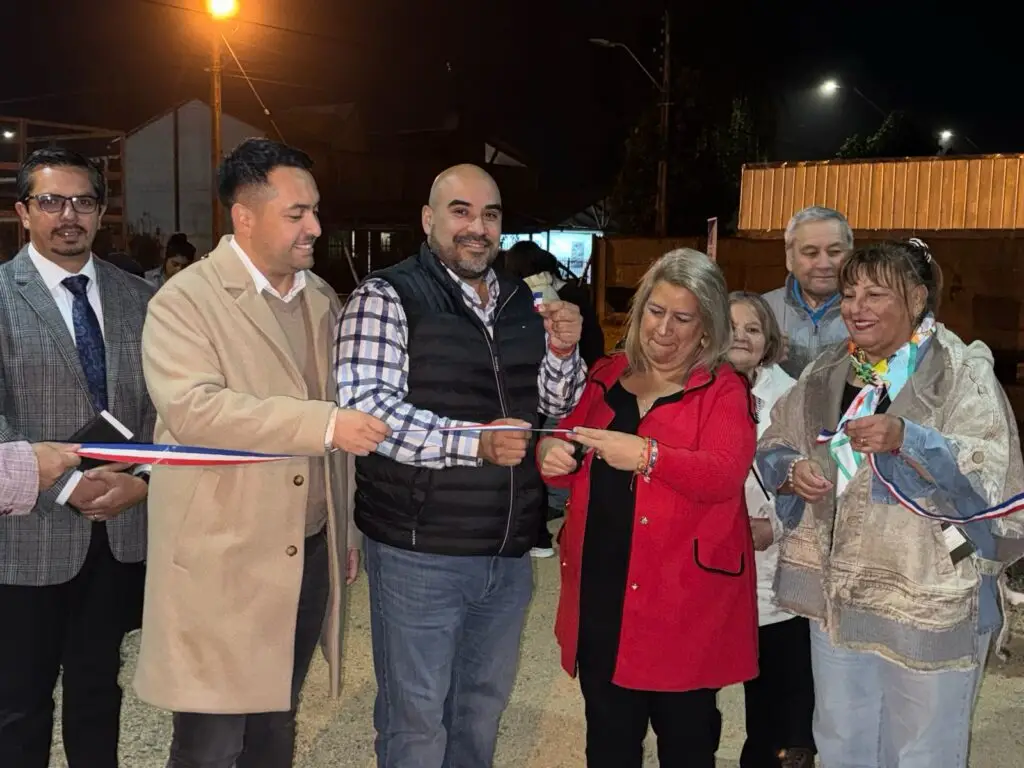 Municipio de Molina inauguró plazoleta en la Villa Santa Amalia de Lontué