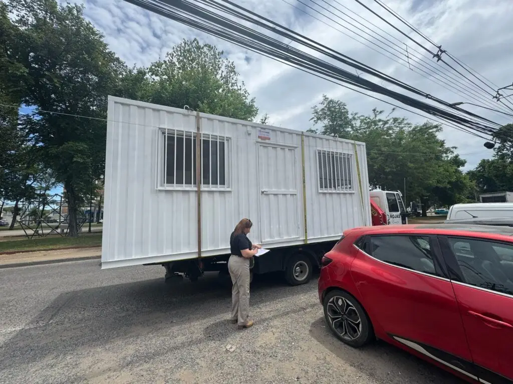 Exalcalde de Curicó afirma que container de seguridad está implementado como oficina