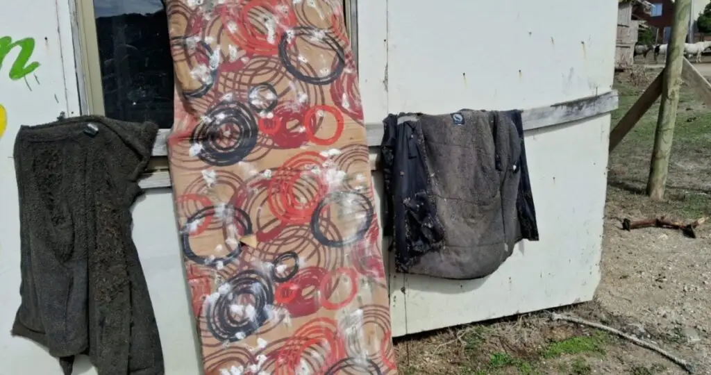 Encuentran ropa y colchón que pertenecerían a pescadores desaparecidos en Coronel