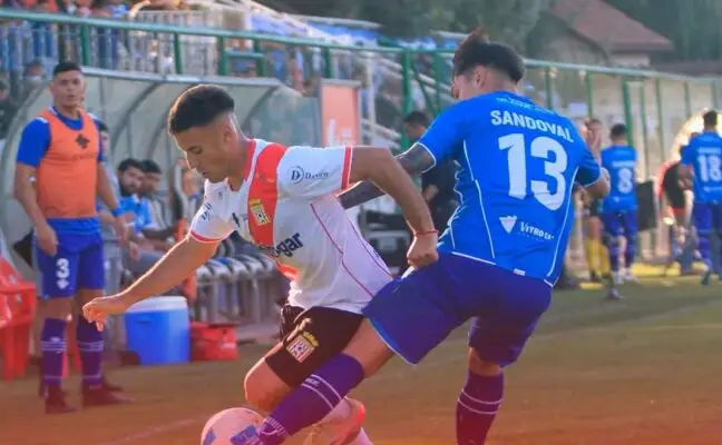 Los errores costaron caro: Curicó Unido no sostiene la ventaja y cae ante Santa Cruz