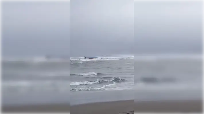 Pescadores artesanales salvan de milagro tras volcamiento de embarcación en Bucalemu