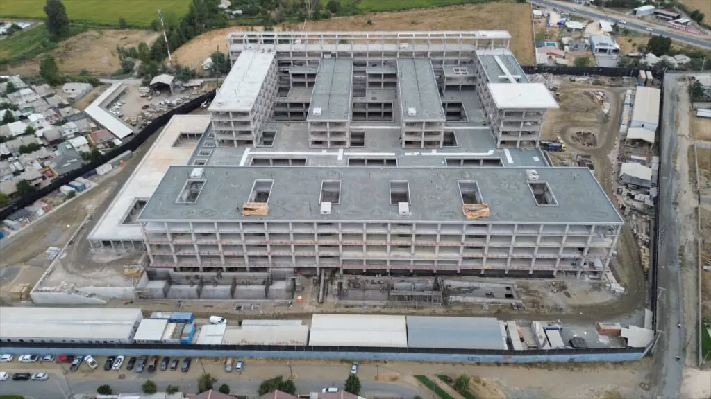 Dos empresas internacionales interesadas en continuar construcción del Hospital de Linares