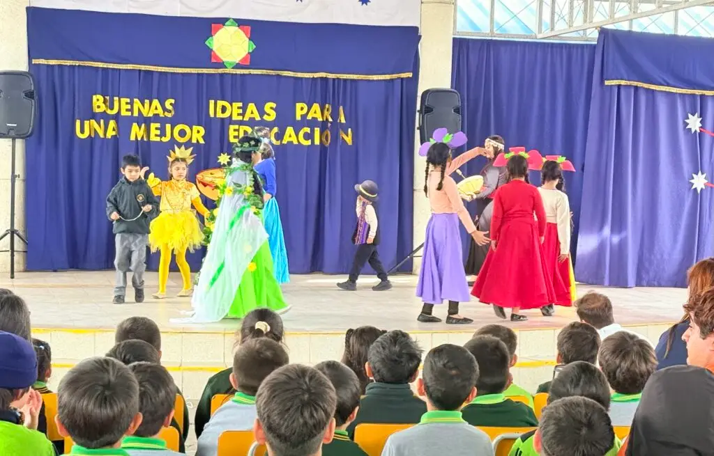 Colegio Rayen Mapu recibe reconocimiento nacional por buenas prácticas educativas