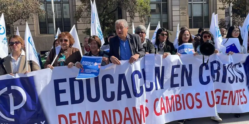 Profesores del Maule se suman a paro nacional el 15 de mayo exigiendo avance en su "agenda corta"
