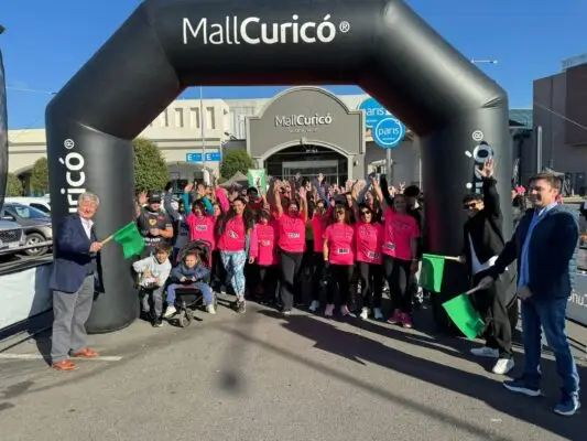 Exitosa corrida familiar "Yo corro por mi mamá" se realizó este sábado en Curicó