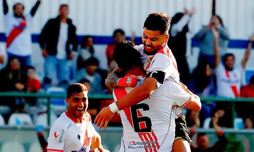 Curicó Unido celebra su primer triunfo como local goleando a U. San Felipe