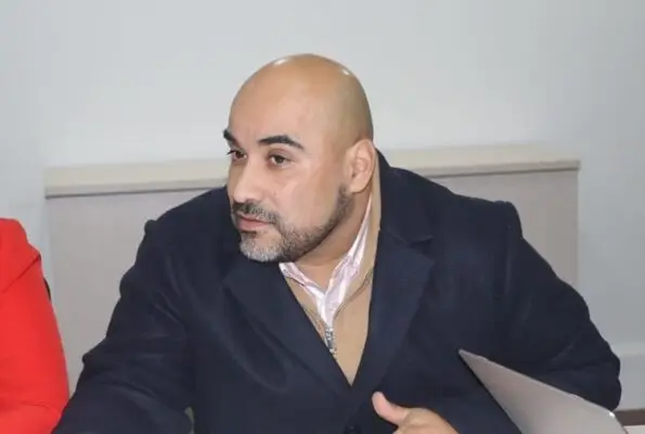 Molina investiga a 42 funcionarios por licencias médicas irregulares; alcalde solicita listado de viajes al extranjero en 2025