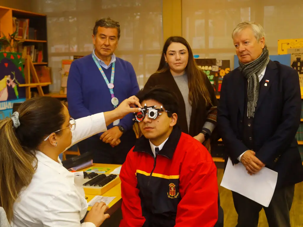 Junaeb inició Operativo Oftalmológico en Curicó