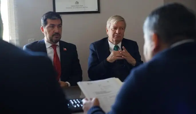 Alcalde de Curicó gestiona leaseback en Santiago para superar crisis financiera municipal