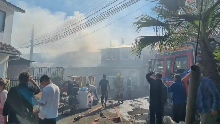 Incendio deja una vivienda destruida y un detenido en Villa El Boldo Cuatro de Curicó