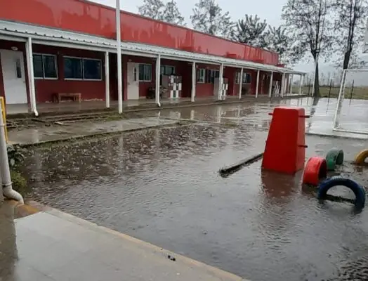 Lluvias exponen deficiencias en infraestructura escolar de Curicó: Colegios afectados son los que debieron recibir dineros del DAEM