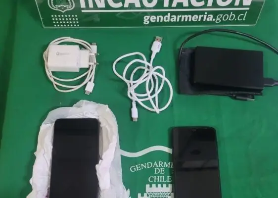 Profesor es sorprendido intentando ingresar celulares a la cárcel de Talca