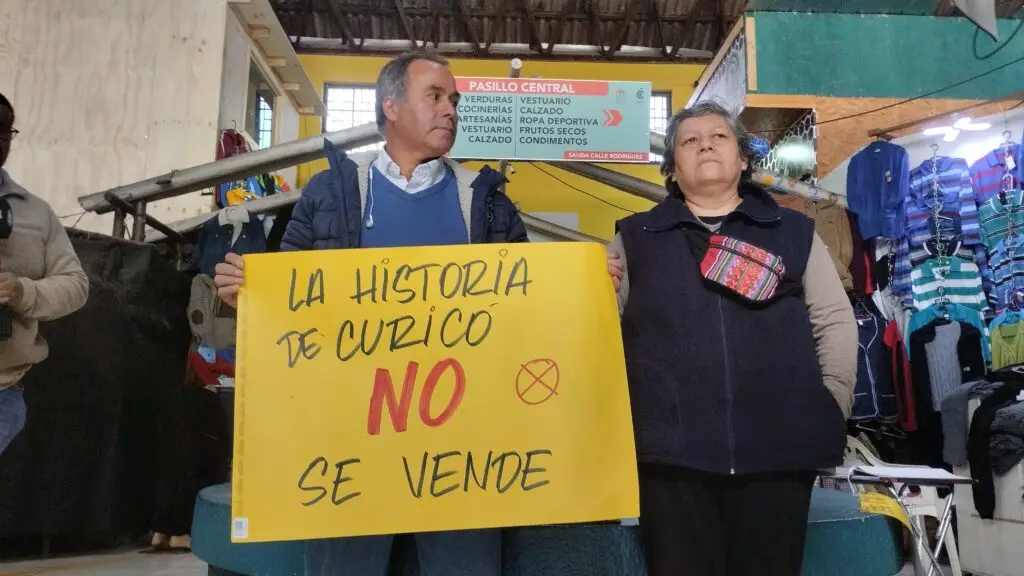 Locatarios del Mercado Municipal de Curicó se movilizan contra anunciado leaseback