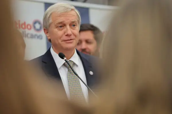 Cadem: Kast se impone a Matthei y Jara supera a Tohá por un punto