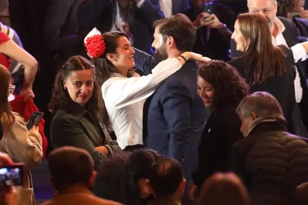 Nace Violeta, la primera hija del Presidente Gabriel Boric