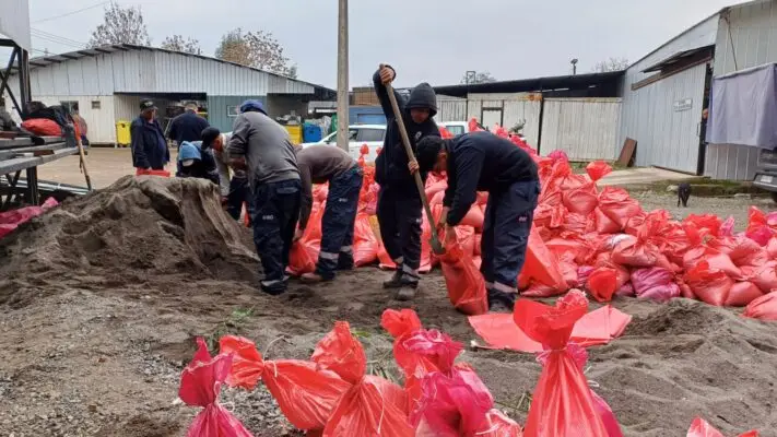 Alcalde Bordachar instruye limpieza de canales y preparación de sacos de arena ante llegada de lluvias
