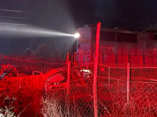 Tragedia ferroviaria frente a Sarmiento cobra la vida de tres ocupantes de automóvil