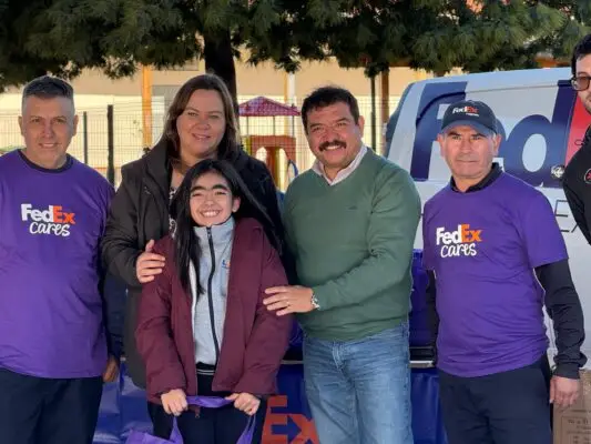 Desafío Levantemos Chile y FedEx donan chaquetas escolares a estudiantes de Licantén