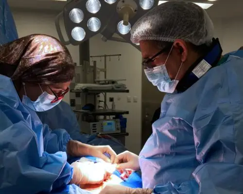 Hospital de Curicó marca un hito en oncología con la instalación de catéteres de reservorio para tratamientos contra el cáncer