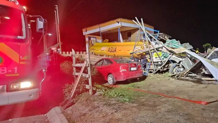 Fatal accidente en bajada de Lipimávida: camión se estrelló contra casa y conductor murió instantáneamente