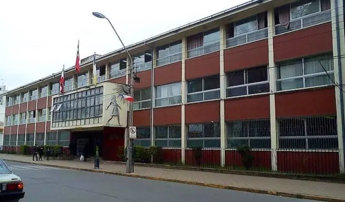 Estudiante agrede a inspector en Liceo Fernando Lazcano de Curicó: activan protocolos de convivencia escolar